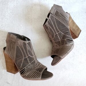 Vince Camuto Kimora Cutout Shield Sandals Heels Booties Sz 6